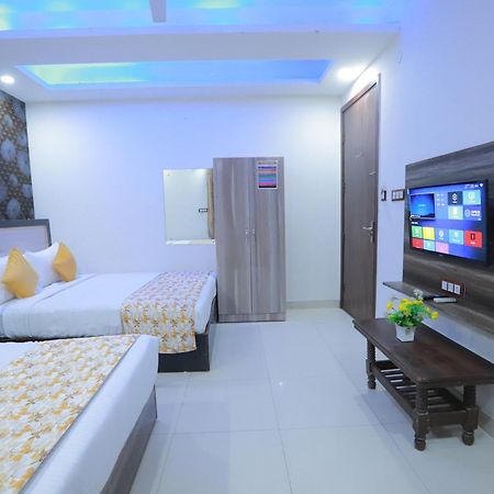 Hotel Triton Grand At Delhi Airport Nova Deli Exterior foto